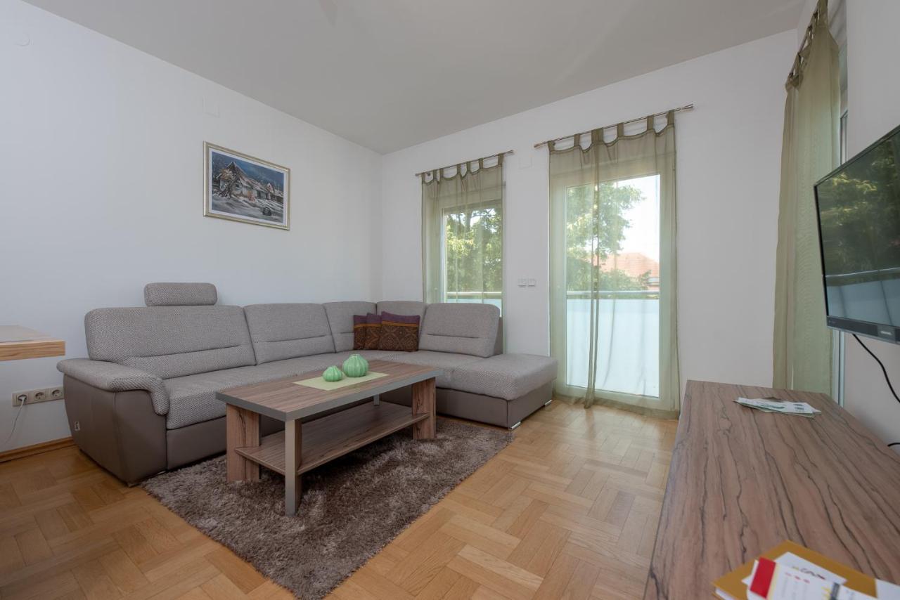 Apartmani Spoljar Zupanja Exterior photo